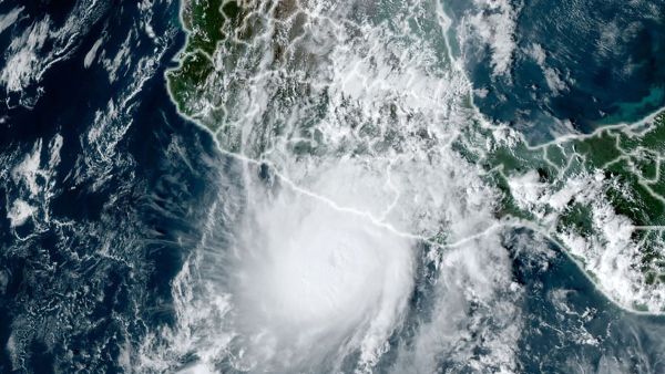 Hurricane Otis strikes Acapulco with unprecedented force. (Noaa Raamb/ AFP)