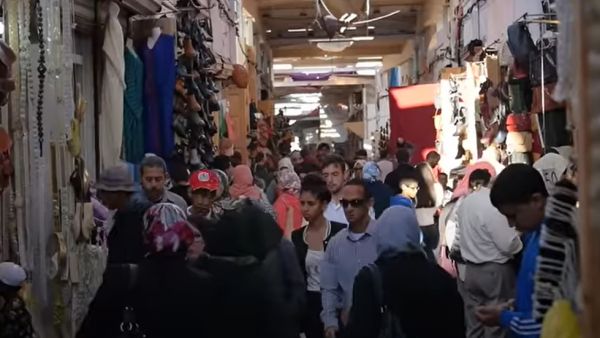 وزير العدل المغربي يعارض مطالبة نزلاء الفنادق بابراز عقود الزواج