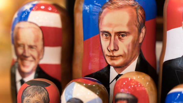 بايدن يربط بين بوتين وحماس