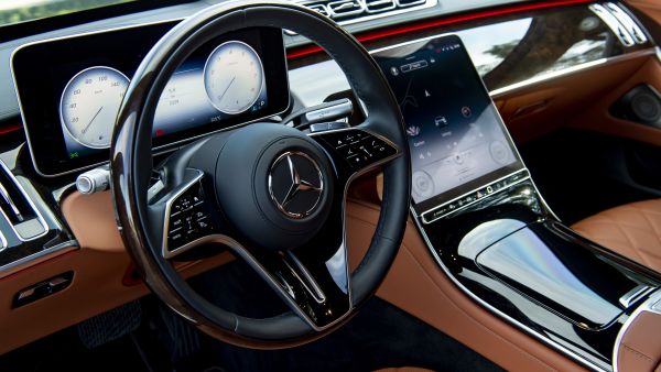 تم تصميم نجمة Mercedes-AMG GLE 53 4MATIC+ Coupé بمحرك توربيني سداسي الأسطوانات سعة 3.0 لتر. مرسيدس-بنز عُمان تقدم عرضاً حصرياً على سياراتي Mercedes-AMG GLE كوبيه والفئة S