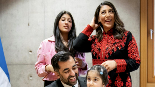 عائلة رئيس وزراء اسكتلندا حمزة يوسف