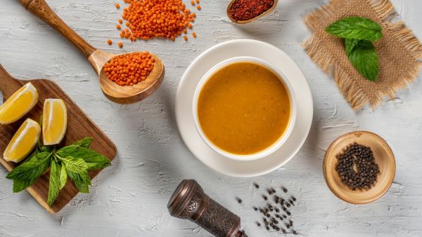 5 وصفات مختلفة من شوربة العدس