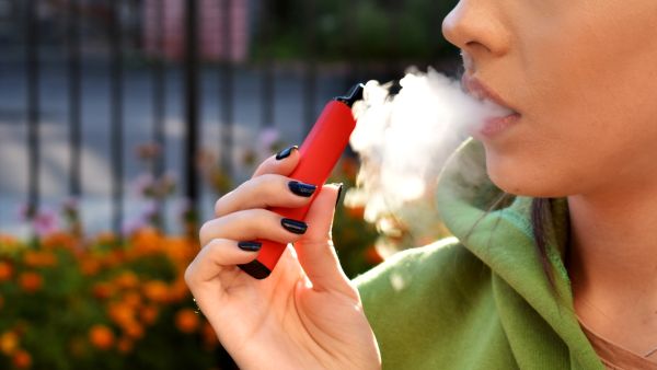 how long does vape smoke stay in the air