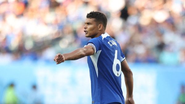 Thiago Silva #6 of Chelsea directs his team during the first half of the pre season friendly match against the Brighton & Hove Albion at Lincoln Financial Field on July 22, 2023 in Philadelphia, Pennsylvania. Tim Nwachukwu/Getty Images/AFP (Photo by Tim Nwachukwu / GETTY IMAGES NORTH AMERICA / Getty Images via AFP)