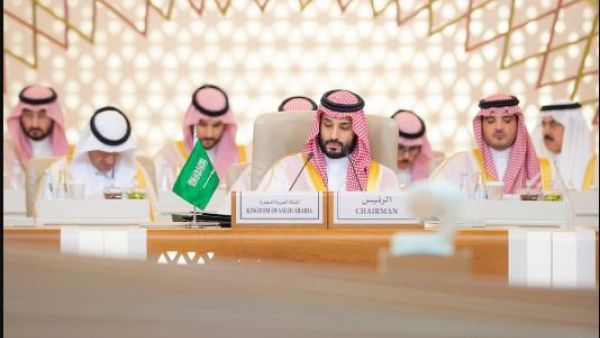  دمج القمتين الإسلامية والعربية الطارئة 