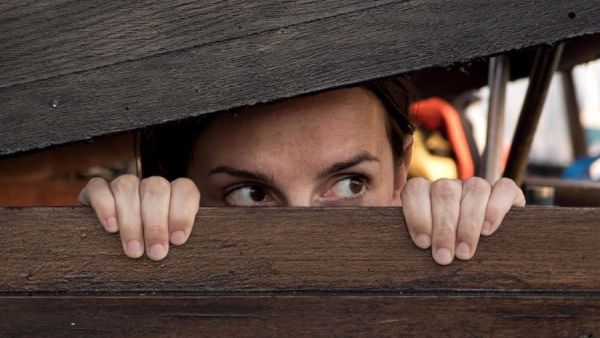 تفسير حلم الهروب والاختباء في المنام