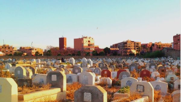 تفسير رؤية المقابر في المنام للمتزوجة