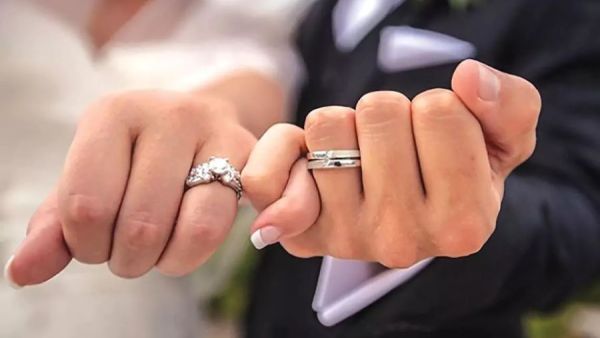 تفسير رؤية زواج المتزوجة من رجل مجهول
