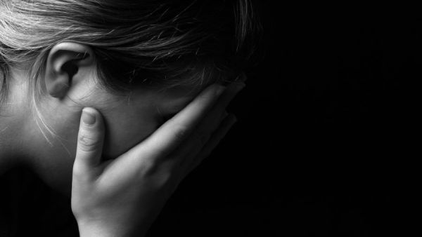 تفسير رؤية موت شخص في المنام والبكاء عليه