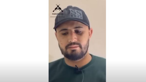 علق عناصر المقاومة في المدينة جثث العملاء الاحتلال أمام جماهير المقاومة وذوي الشهداء