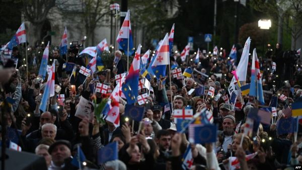 Several thousand Georgians rallied to voice support for their country's path to EU membership on Wednesday. (AFP)