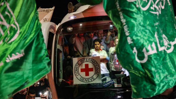 الافراج عن أسرى فلسطينيين في المرحلة الثانية من صفقة الهدنة بين المقاومة وجيش الاحتلال