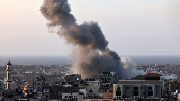 تصاعد الدخان من رفح في جنوب قطاع غزة. 9 تشرين الثاني، وكالة الصحافة الفرنسية