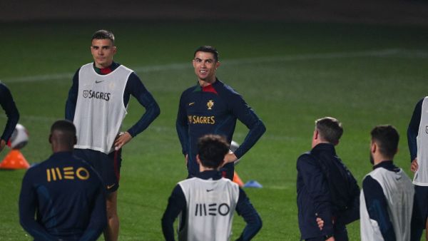 Portugal's forward Cristiano Ronaldo (C) attends a training session at Cidade do Futebol training camp in Oeiras, on November 18, 2023 ahead of the UEFA Euro 2024 Group J qualifying football between Portugal and Iceland. (Photo by CARLOS COSTA / AFP)