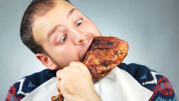 تفسير رؤية الميت يأكل في المنام للمتزوجة