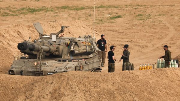اعلن حزب الله اللبناني عن مقتل اكثر من 100 من عناصره في المعارك الدائرة مع قوات الاحتلال