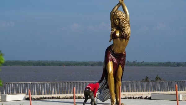 Giant statue of Shakira 
