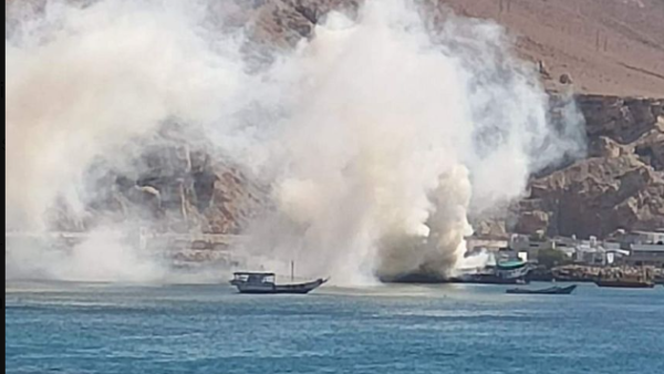 Ship burnt and wrecked at Mukalla port
