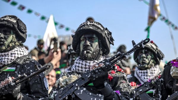 عناصر من كتائب عز الدين القسام الجناح العسكري لحماس