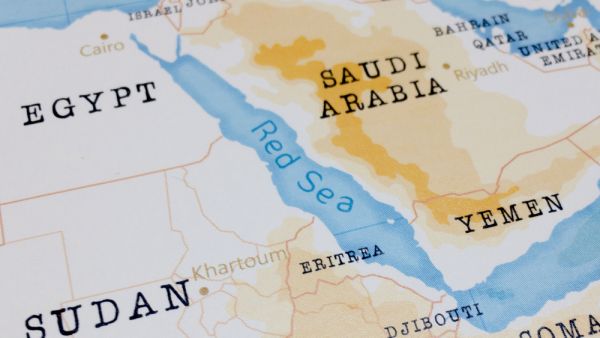 قالت صحيفة يديعوت احرنوت العبرية انه تم احباط هجوم في البحر الاحمر   يتبع