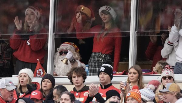 Travis Kelce, Austin and Taylor Swift’s Christmas: Everything you need to know. (Getty Images)