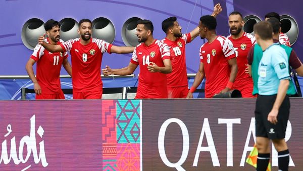 الأردن تتخطى العراق وتبلغ ربع نهائي كأس آسيا 2023 (Photo by KARIM JAAFAR / AFP)