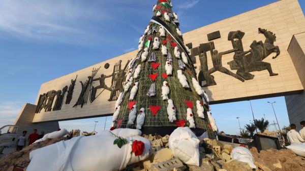 عراقيون يتضتنون مع شهداء غزة في اعياد الميلاد