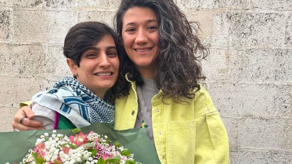  «إكس» للصحافيتين نيلوفر حامدي وإلهه محمدي بعد إطلاق سراحهما