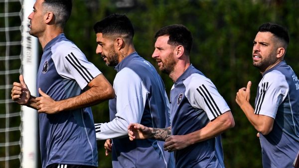 قائمة القنوات الناقلة والمعلقين لمباراة الهلال وإنتر ميامي اليوم