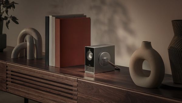 جهاز العرض الحديث بدقة 4K من إل جي يمتاز بتصميم شبيه بالقطع الفنية الأنيقة