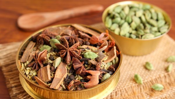 8 فوائد لشرب الشاي الكشميري في الشتاء