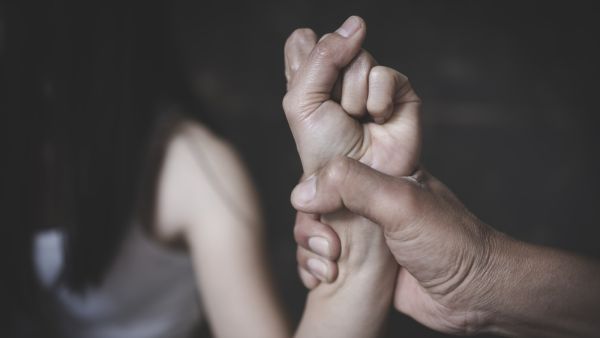 أسباب العنف الأسري وطرق الوقاية منه؟