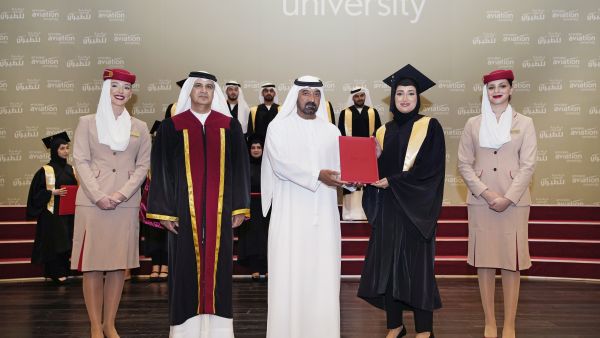 جامعة الإمارات للطيران تكرم 302 من قادة المستقبل