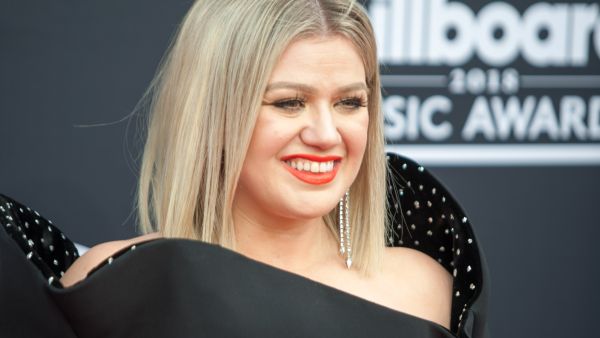 Kelly Clarkson was not having a good time in Los Angeles, so she started a new chapter in NYC. (Jamie Lamor Thompson/ Shutterstock)