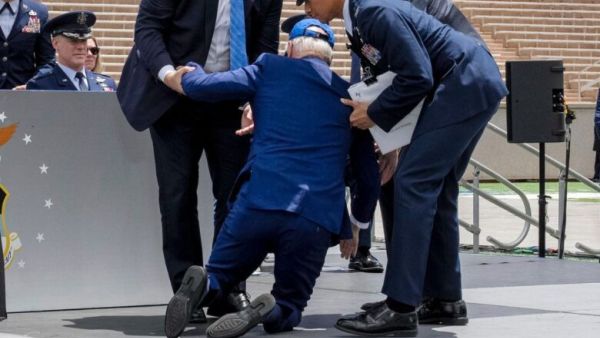 بايدن اصغر من سنة 