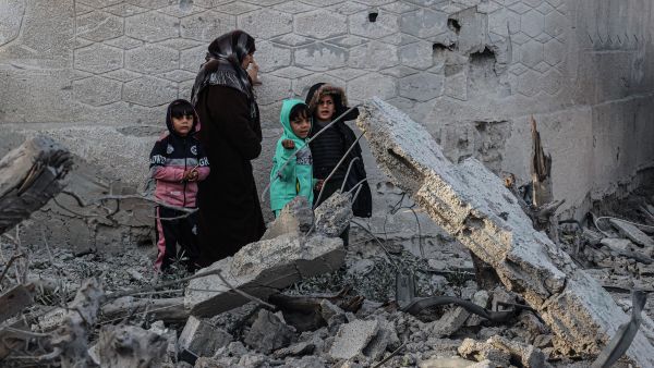300 الف فلسطيني محاصرون