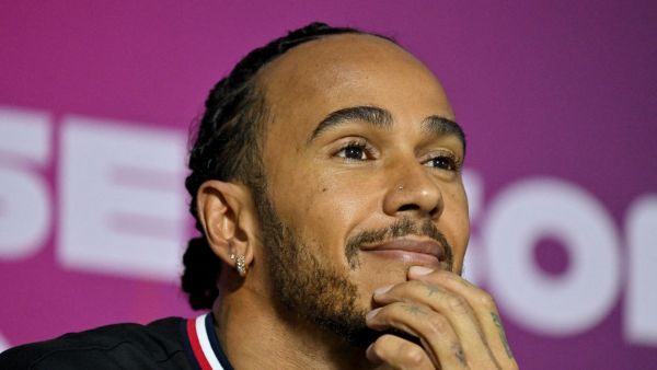 لويس هاميلتون (Photo by Andrej ISAKOVIC / AFP)