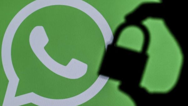 شعار واتساب وظل ليد تحمل قفل