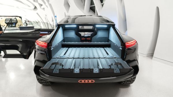 Revolutionary concept car seamlessly combines elegant urban cruise and open-air adventure with innovative "active back" transformation Audi Middle East and Museum of the Future enter 3rd year of partnership, with the showcase of the revolutionary activesphere concept