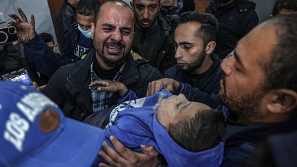 10 آلاف نازح داخل مجمع ناصر الطبي يواجهون خطر الموت