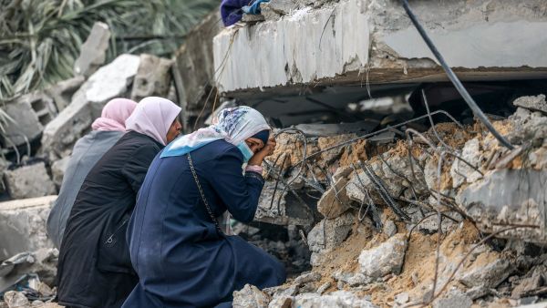 فريق المرصد الأورومتوسطي أجرى مقابلات شخصية ميدانية مع العديد من النساء في غزة   فريق المرصد الأورومتوسطي أجرى مقابلات شخصية ميدانية مع العديد من النساء في غزة