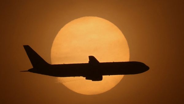 الطائرة كانت متجهة من مدينة أوكلاند في ولاية كاليفورنيا نحو ولاية هاواي