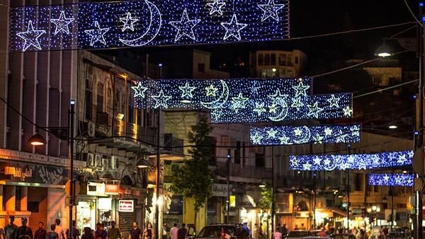 شوارع عمان تتزين بزينة رمضان - ارشيف شوارع عمان تتزين بزينة رمضان - ارشيف