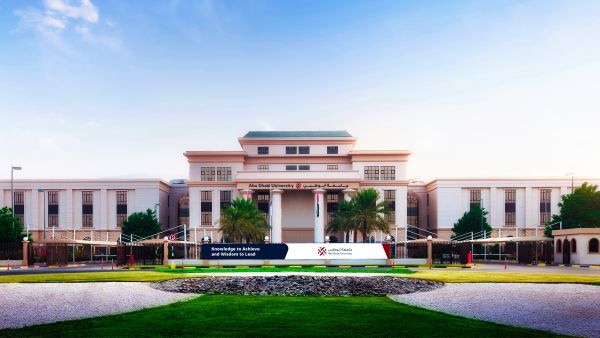 جامعة أبوظبي توقع ثلاث مذكرات تفاهم استراتيجية مع شركاء أكاديميين دوليين