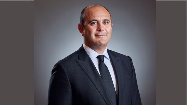 عمرو النقلي، رئيس الخدمات المصرفية بالجملة لمجموعة بنك ABC بنك ABC يفوز بجائزتي "أفضل بنك لإدارة النقد في الشرق الأوسط" و "أفضل مقدم لخدمات شراء الديون في الشرق الأوسط" من قبل EMEA Finance