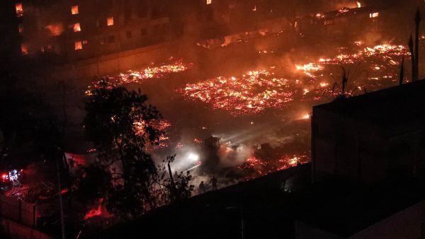 حريق مدمر في استديو الأهرام بمنطقة العمرانية