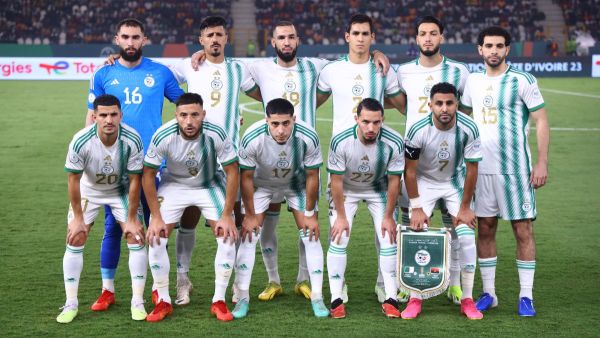 Algeria players pose for a group photo ahead of the Africa Cup of Nations (CAN) 2024 group D football match between Algeria and Angola at Stade de la Paix in Bouake on January 15, 2024. (Photo by Kenzo TRIBOUILLARD / AFP)