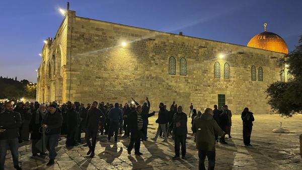 استمرار الاعتداءات الإسرائيلية على المقدسيين ومحاولات تهويد القدس الشرقية