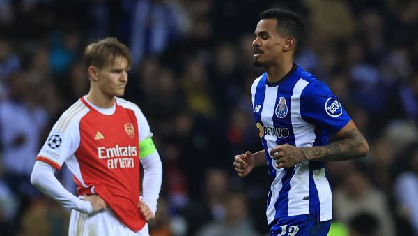 Arsenal's Norwegian midfielder #08 Martin Odegaard (L) reacts next to FC Porto's Brazilian midfielder #13 Wenderson Galeno during the UEFA Champions League last 16 first leg football match between FC Porto and Arsenal FC at the Dragao stadium in Porto on February 21, 2024. (Photo by PATRICIA DE MELO MOREIRA / AFP)