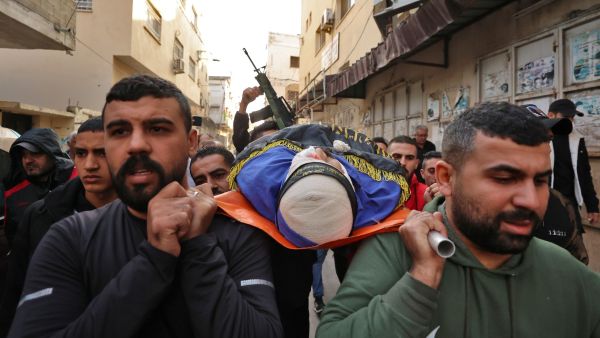 فلسطينيون يشيعون جثمان أحد الشهداء في جنين/ أرشيفية
